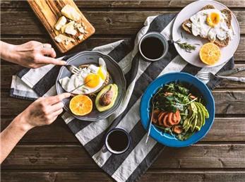 این غذاها را هرگز ناشتا نخورید