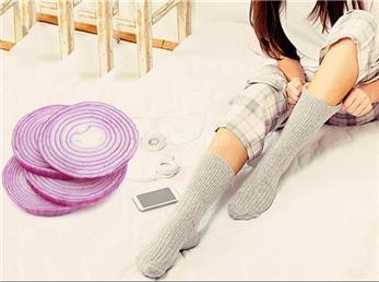 چرا هنگام خوابیدن پیاز را داخل جوراب قرار دهیم؟