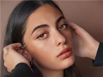 مایا قربانی نوه گوگوش در فشن شوی برند معروف