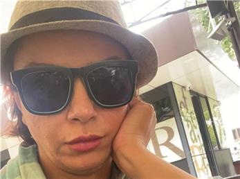 تصاویری از شبنم فرشادجو در حال واکسن زدن در ارمنستان