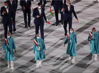 رژه کاروان ایران در افتتاحیه المپیک توکیو با لباس رسمی + تصاویر