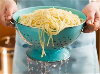 آشپزهای ایتالیایی فاش کردند؛ ۷ اشتباه رایج هنگام پخت ماکارونی