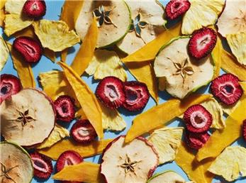 ۶ روش ساده خشک کردن میوه در خانه