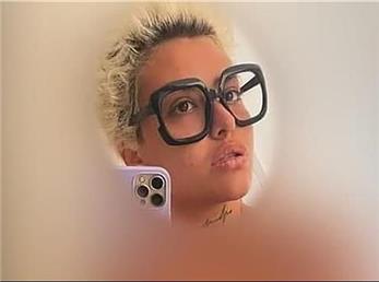 حرکات حالت مستی ریحانه پارسا در کنار مرد غریبه + فیلم