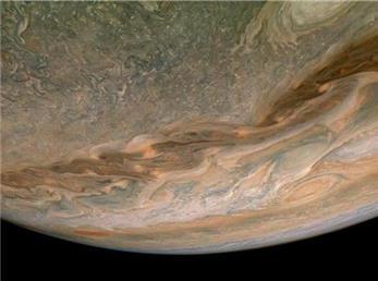 لحظه‌ی برخورد جرم عظیم به سیاره‌ی مشتری + فیلم