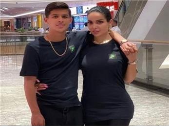 بی حجابی همسر مهدی قائدی با بی اعتنایی به انتقادها!