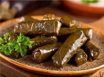 داخل دلمه چه سبزی‌هایی و چقدر بریزیم؟