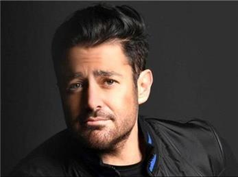 تذکر محمدرضا گلزار به هوادار دختر: روسری ات را درست کن! + فیلم