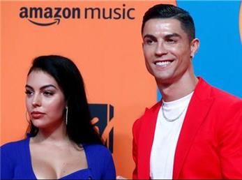 سورپرایز لاکچری ستاره پرتغالی فوتبال برای دوست دخترش +عکس