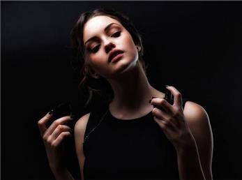 معرفی بهترین عطر و ادکلن های خنک زنانه / تفاوت عطر، ادوپرفیوم، ادوتویلت و ادکلن