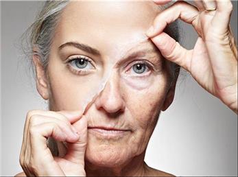 این ۱۰ ماده غذایی باعث پیری پوست شما می شوند!