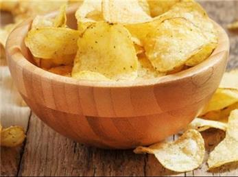بعد از خوردن یک بسته چیپس چه اتفاقی برای بدن ما می افتد؟