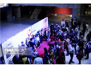 شیرازی‌ها برای دیدن قهرمان صف بستند + تصاویر