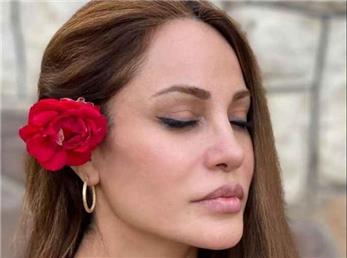 هدیه گرفتن مردم برای رامانا سیاحی بدل آنجلینا جولی ! + فیلم