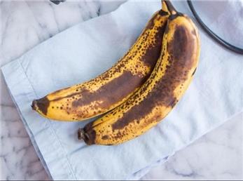 موز قهوه ای را به کیسه برنج اضافه کنید