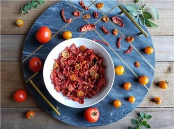 طرز تهیه گوجه‌فرنگی خشک‌شده طعم‌دار / فواید شگفت‌انگیز گوجه خشک‌