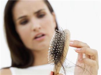 علت نازک شدن و ریزش مو را بشناسید!