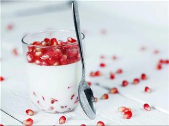 پاناکوتای اناری؛ دسری خوشمزه ویژه پذیرایی در شب یلدا + طرز تهیه