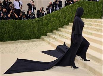 لباس های جنجالی سلبریتی ها در سال ۲۰۲۱