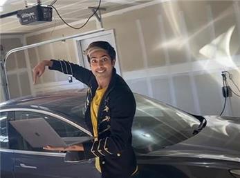 درآمد دلاری این مرد از استخراج رمزارز با خودرو!