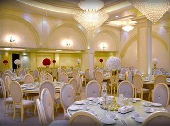 اقدام عجیب یک کافه‌ در تهران؛ زبان فارسی ممنوع!