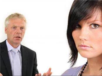 چرا دختران علاقه دارند با مردان سن بالا رابطه داشته باشند؟