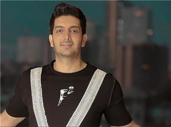 سطح هشیاری فرزاد فرزین پایین آمده و نمی‌تواند به درستی عکس‌العمل نشان دهد