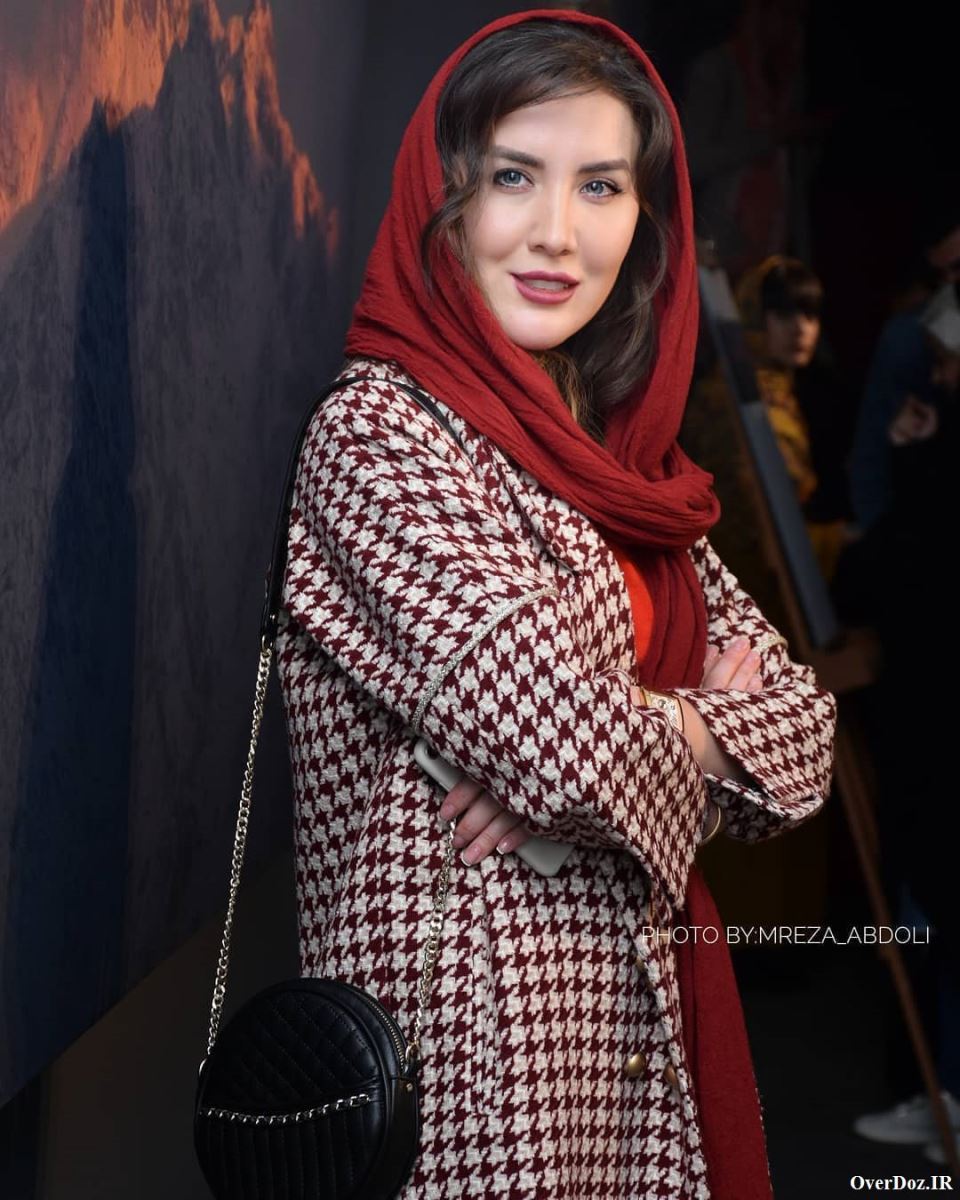 نازنین صلح جو در نمایشگاه عکس مهدی پاکدل