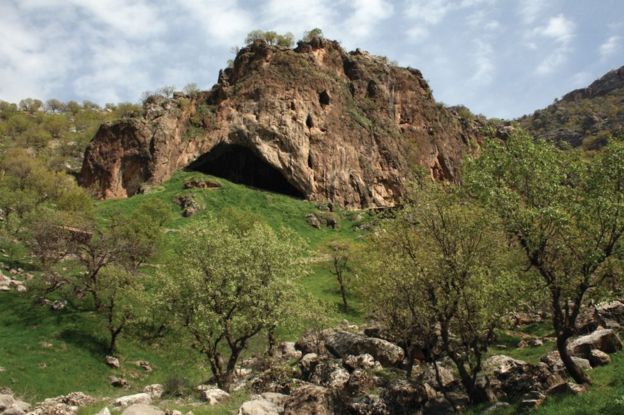 غار شانهدر در اربیل عراق یکی از مناطق بسیار مهم باستانشانسی است