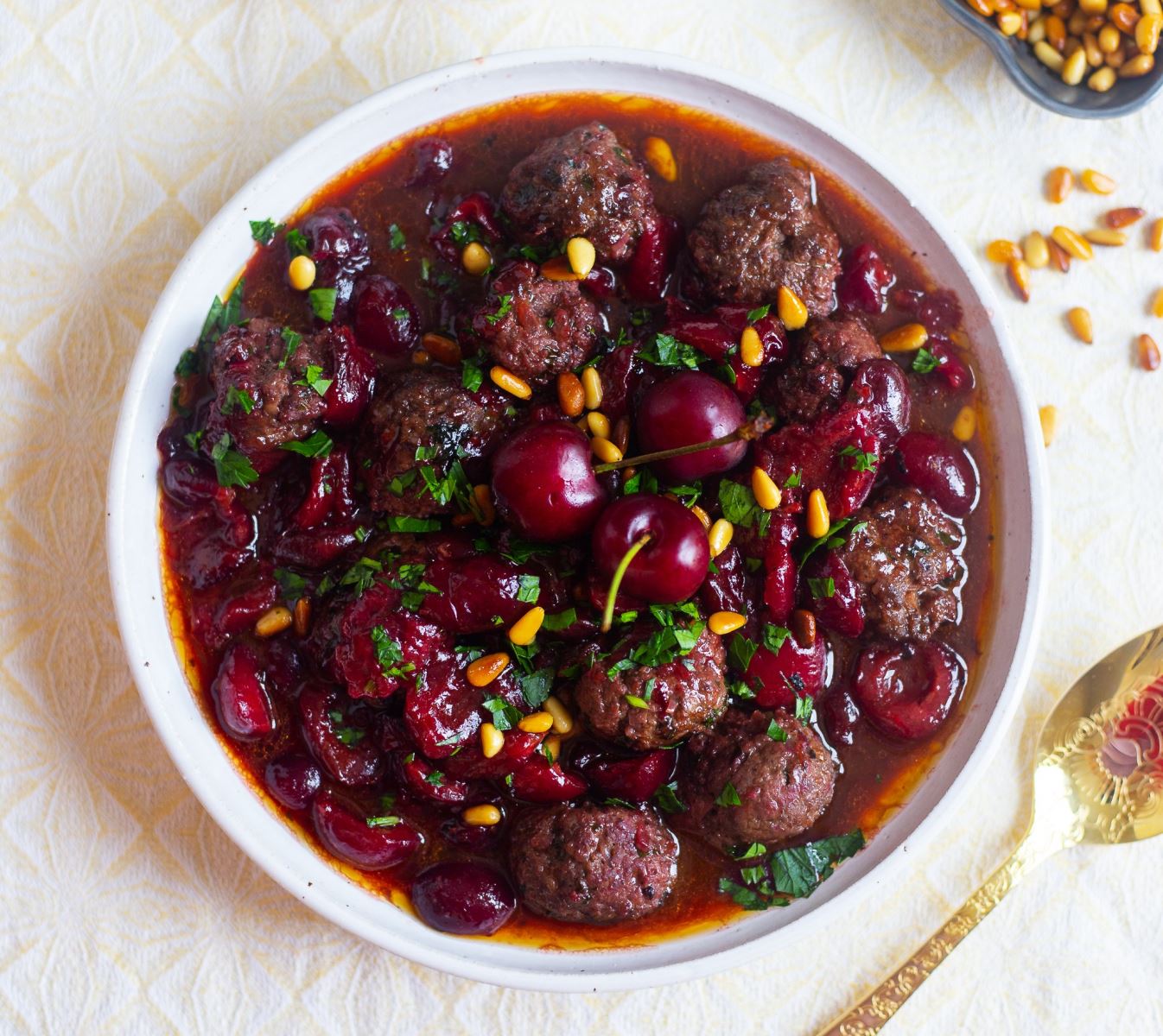 کوفته گوشت با سس آلبالو