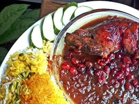 مرغ با سس آلبالو